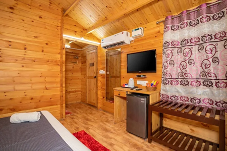 1 x DELUXE ROOM